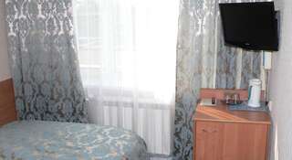 Гостиница Юбилейная Ярославль Двухместный номер с небольшой двуспальной кроватью-1